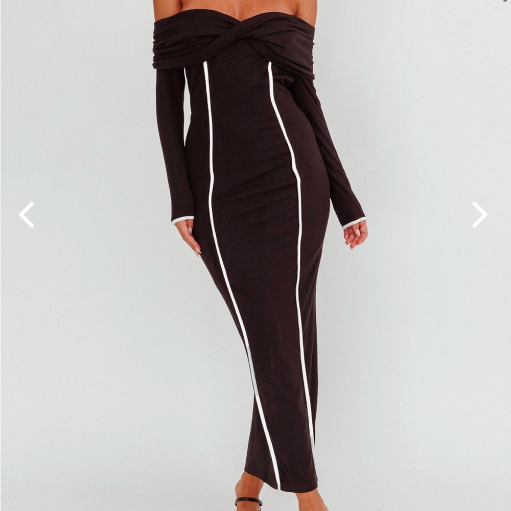 Genesis Off-shoulder long sleeve black maxi dress
Selfie Leslie- Never Worn!